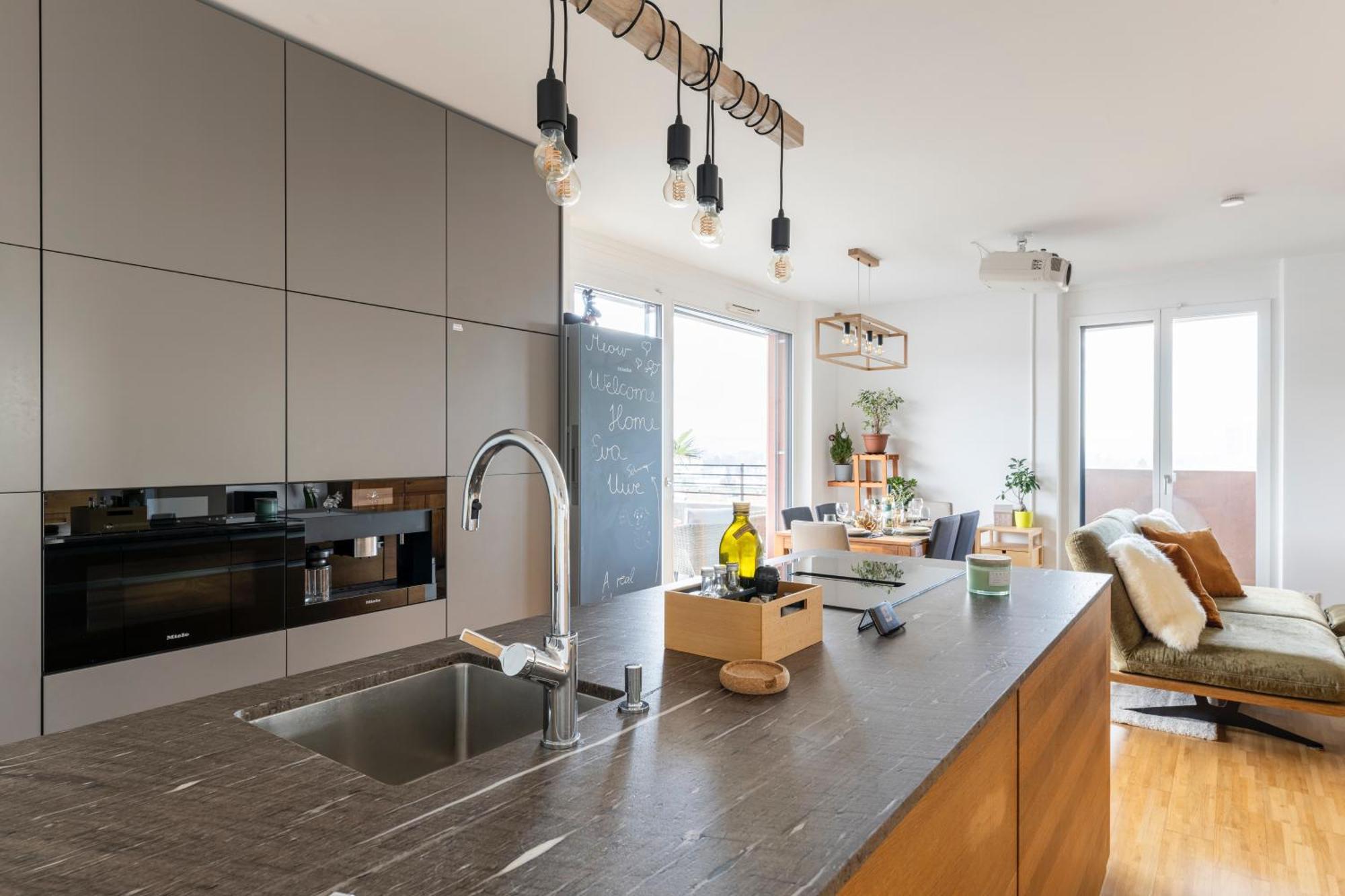 Edler Wohnraum Panoramablick 3 Sz Boxspringbetten, E-Ladestation, Kaffeevollautomat, Klima, Lift, Terrasse & 2Xtg Graz Kültér fotó